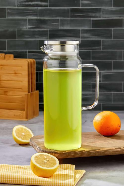 1600 Ml Isıya Dayanıklı Borosilikat Cam Sürahi – Gümüş Kapaklı, Şık & Sağlıklı Tasarım