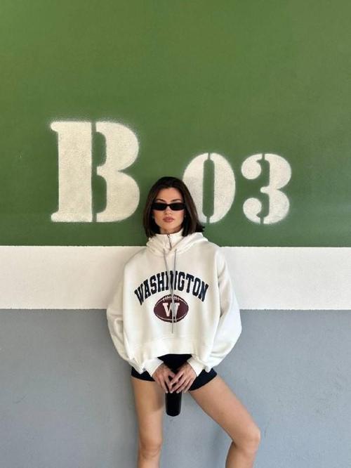  Kadın, Kapüşonlu, Dik Yaka Fermuarlı, Crop-Kısa, Bol-Oversize, Önü Yazı Baskılı, Haki, Sweatshirt