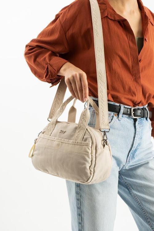 Kadın Omuz Çantası Elde Tutmalı Çapraz Askılı Postacı Bayan Çantası 20*27 Cm Astarlı Hafif Kumaş 