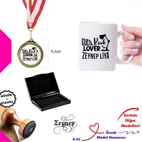 Kişiye Özel Book Lover Hediye Seti - Ahşap Mühür, Madalya ve Kupa B Serisi