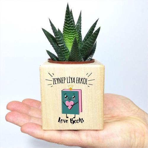Kişiye Özel Love Books Tasarımlı Ahşap Küp Saksı ve Haworthia Sukulent - MK03