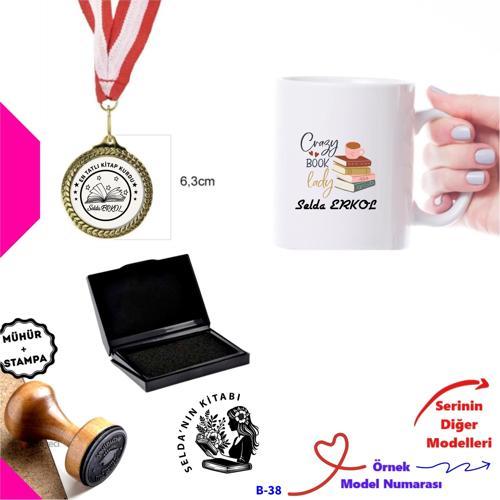 Kişiye Özel Kitap Damgası Seti - Ahşap Kitap Mührü, Metal Madalya ve Beyaz Kupa Bardak B Serisi