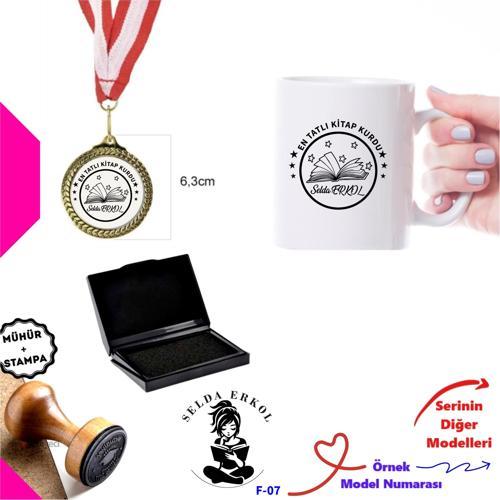 Kişiye Özel İsim Yazılı Hediye Seti - Kitap Mührü, Madalya ve Kupa Bardak F Serisi