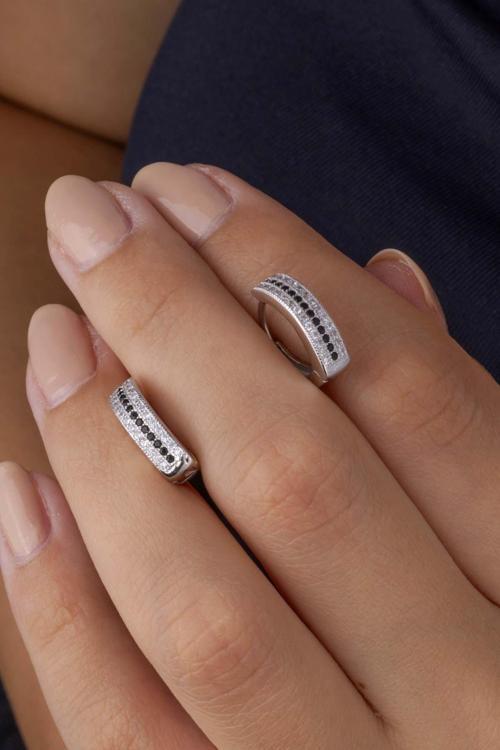 Siyah Taş Geçişli 3 Sıra Yarım Tur Gümüş Kadın Küpe