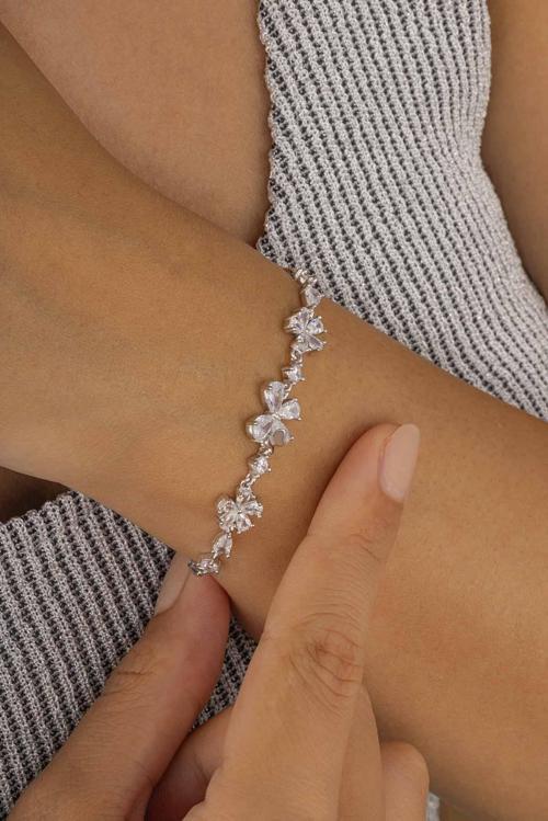 Yonca ve Kelebek Figürlü 925 Ayar Gümüş Kadın Bileklik