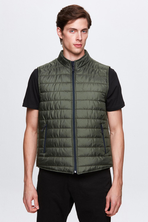 Regular Fit Haki Dik Yaka Elyaf Dolgulu Mevsimlik Fermuarlı Şişme Yelek Mont