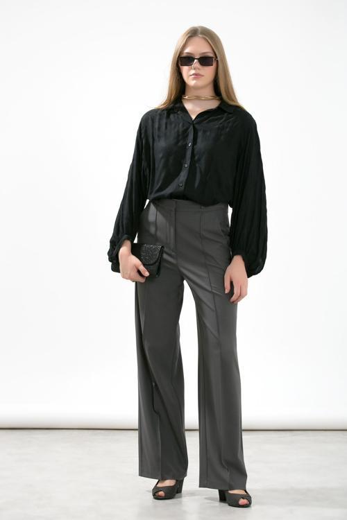 Önden Nervürlü Kemerde Apolet Ve Düğme Detaylı Yüksek Bel Bol Paça Pantolon