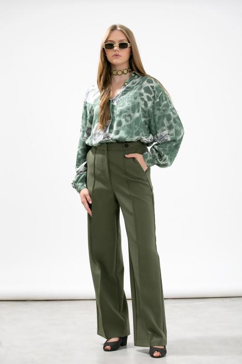 Önden Nervürlü Kemerde Apolet Ve Düğme Detaylı Yüksek Bel Bol Paça Pantolon