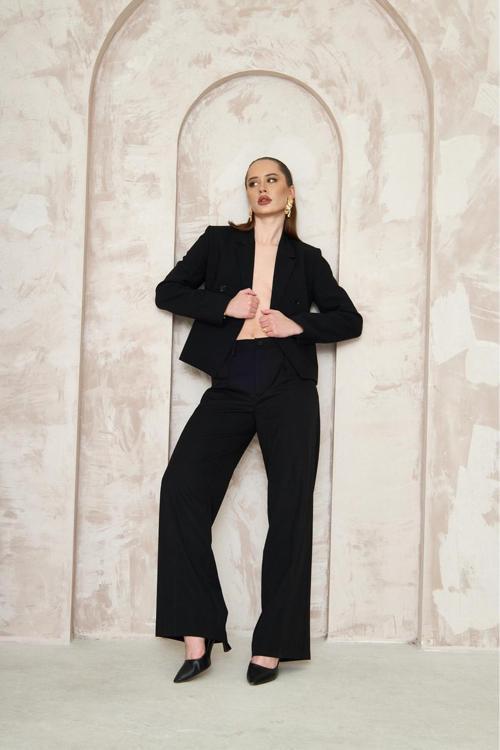 Siyah Düğmeli Kadın Ceket