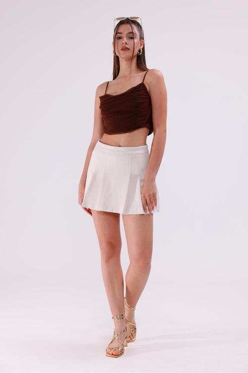 Önden Pileli Bej Şort Etek
