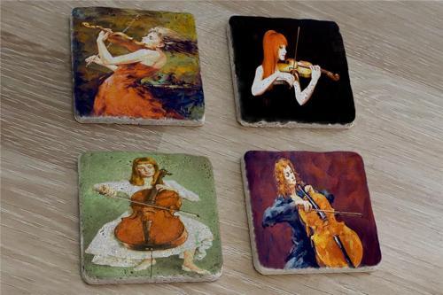 Keman ve Violonsel Çalan Kızlar Doğal Taş Bardak Altlığı 4'lü set - Natural Stone Coasters