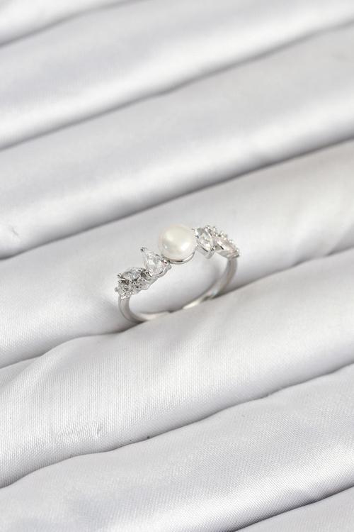 Pirinç Gümüş Renk Zirkon Taşlı İncili Model Kadın Yüzük - EBJ250927W37940