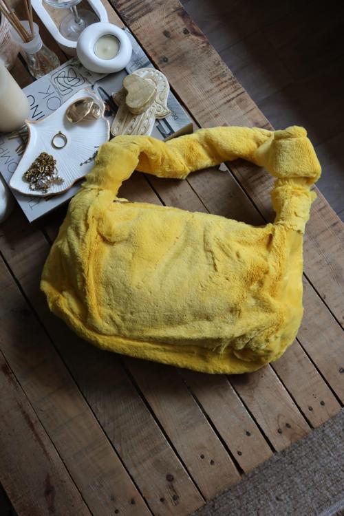 sarı tek kulplu peluş omuz çantası