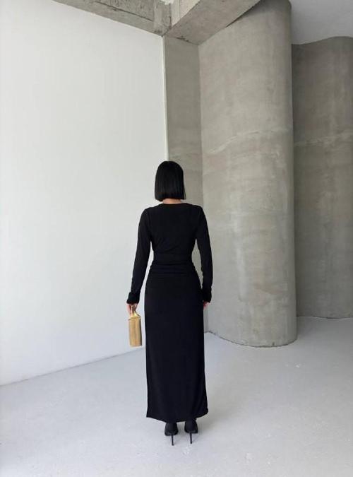 KRUVAZE AKSESUARLI MAXİ ELBİSE