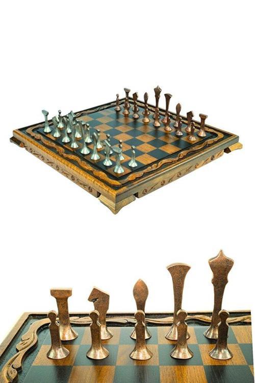 MC44 Büyük Boy Metal Satranç Takımı – Gerçek Ceviz Tahta – El Yapımı Antik Taşlar 35x35cm