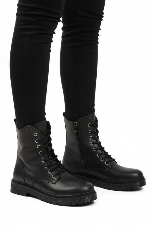 Siyah Cilt Kürklü Bağcıklı Fermuarlı Kaymaz Kadın Bot 525383 Z