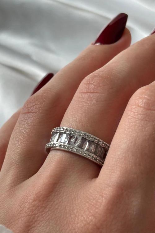 Premium Seri Baget Taşlı Yarım Tur Tasarım Ayarlanabilir Kadın Yüzük