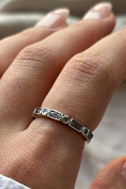 Sequence Yuvarlak Ve Dikdörtgen Taş Sıralı Dizilim Ayarlanabilir Kadın Yüzük