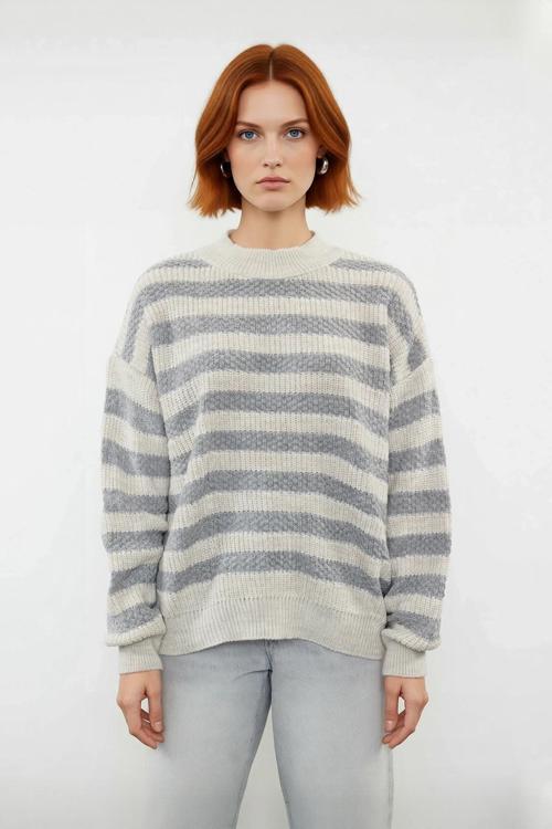 Kadınlara Özel Oversize Kesim Rahat Bisiklet Yaka Desenli Bej Gri Triko Kazak Kış Şıklığı Kaliteli