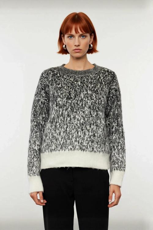 Kadın Modern Bisiklet Yaka Nakışlı Dokulu Kalın Triko Kazak Günlük ve Özel Anlar İçin Şık Seçim