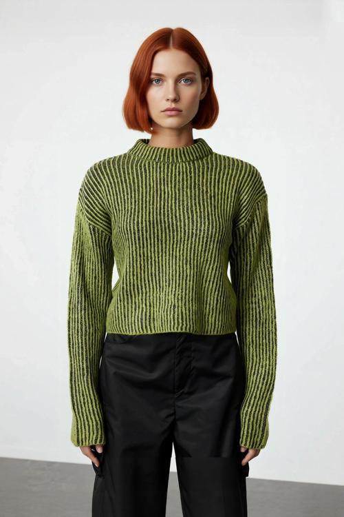 Kadın Uzun Kol Dik Yaka Çizgili Crop Triko Kazak Sonbahar Kış İçin Rahat Şık Giyim Kaliteli