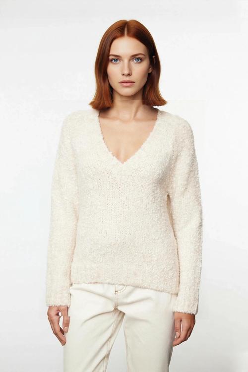 Kadın Kışlık Basic Bej Dokulu Regular Kalıp Derin V Yaka Akrilik Uzun Kollu Triko Kazak Modeli