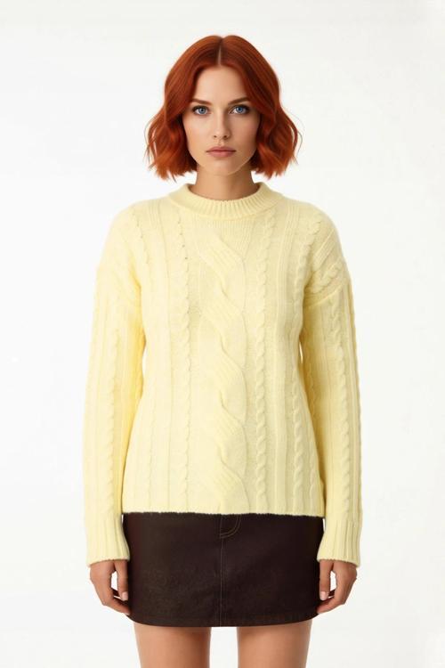 Kadın Düşük Kol Bisiklet Yaka Saç Örgü Triko Kazak Kış Günlerine Sıcak Bir Dokunuş Katıyor.