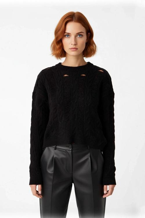 Kadın Oversize Geniş Kalıp Ajurlu Delikli Bisiklet Yaka Düşük Kol Triko Crop Kazak Şıklığı