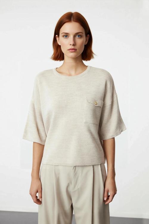 Kadınlara Özel Basic Kesim Bisiklet Yaka Kısa Kol Triko Üst Günlük Rahatlık ve Konfor Sunar