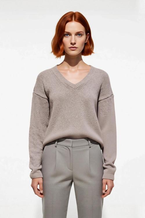 Kadın Düşük Kol V Yaka Triko Kazak Regular Kalıp İle Kış Şıklığı ve Konfor Bir Arada Kaliteli