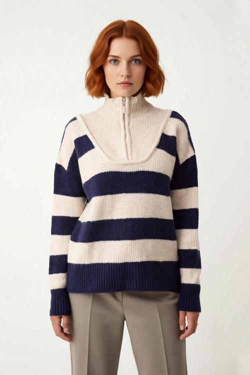 Kadın Oversize Dik Yaka Fermuarlı Çizgili Kalın Triko Kazak Kış Günleri İçin Konforlu Stil