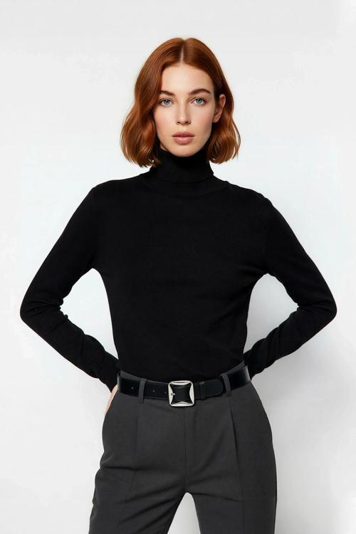 Kadınlar İçin İnce Triko Kumaş Düz Desen Balıkçı Yaka Fitted Kalıp Kışlık Basic Kazak Modeli