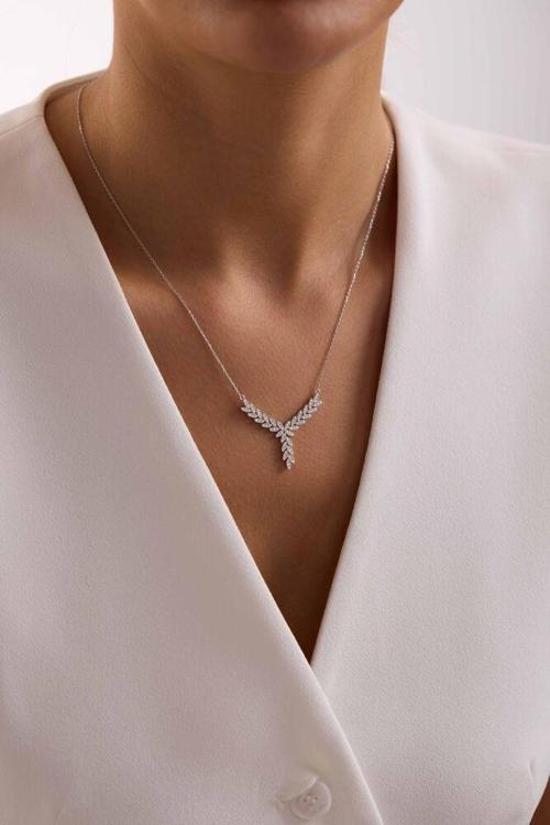 Beyaz Altın Kolye Sarmaşık Form NEW