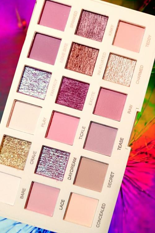 Nude Far Paleti 18'Li - Far Fırçası Ve Göz Kalemi Hediyesi Ile Çok Renkli