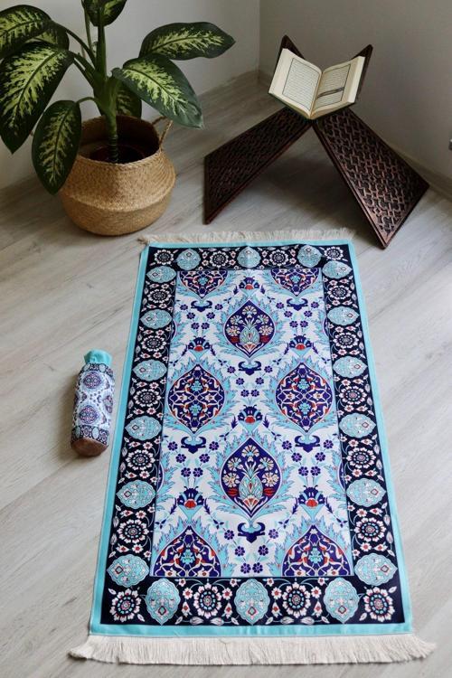 Pratik Ve Taşınabilir Ipek Dokulu Keseli Seccade Çini Desenli S10014