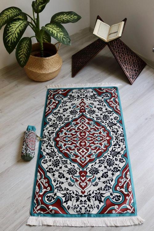 Pratik Ve Taşınabilir Ipek Dokulu Keseli Seccade Halı Desenli S10012