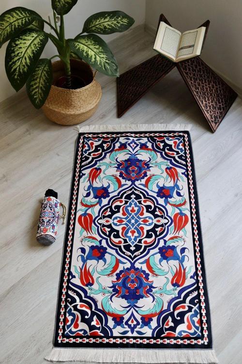 Pratik Ve Taşınabilir Ipek Dokulu Keseli Seccade Lale Desenli S10013