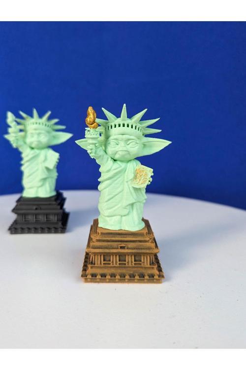 Baby Yoda - Grogu Özgürlük Heykeli - Bebek Yoda Figür - 9Cm - Bioplastik