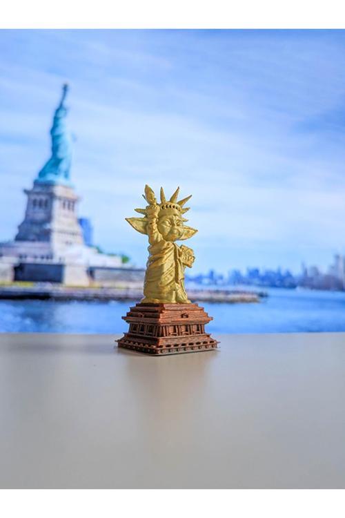 Baby Yoda - Grogu Özgürlük Heykeli - Bebek Yoda Figür - 9Cm - Bioplastik