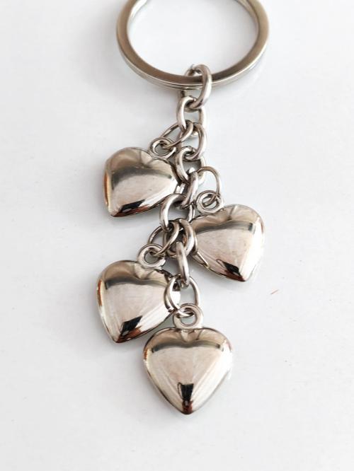 Küçük Kalplerden Oluşan Metal Anahtarlık