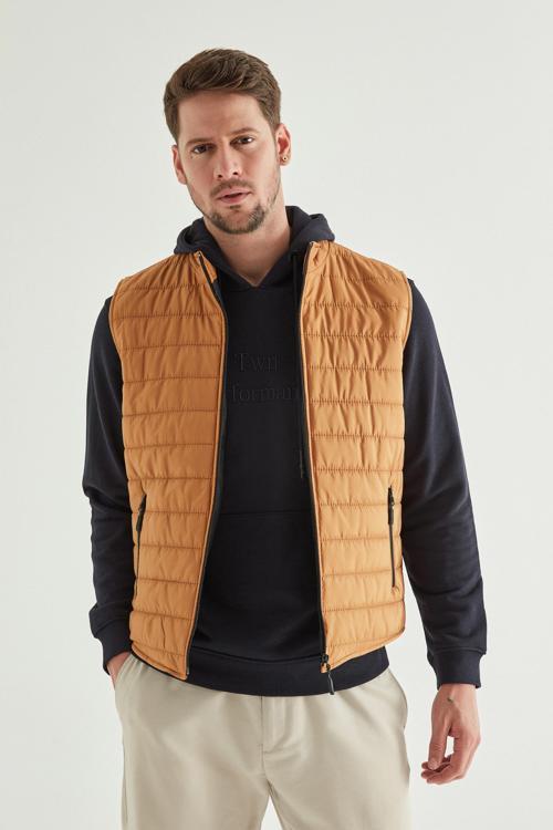 Regular Fit Safran Dik Yaka Elyaf Dolgulu Mevsimlik Fermuarlı Şişme Yelek Mont