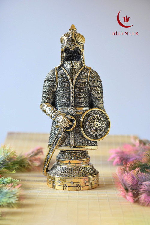 Fetih Zırh Ayetel Kürsi Biblo 11x27 Cm (ORTA BOY) – Gümüş Renk Metal Dekoratif Aksesuar