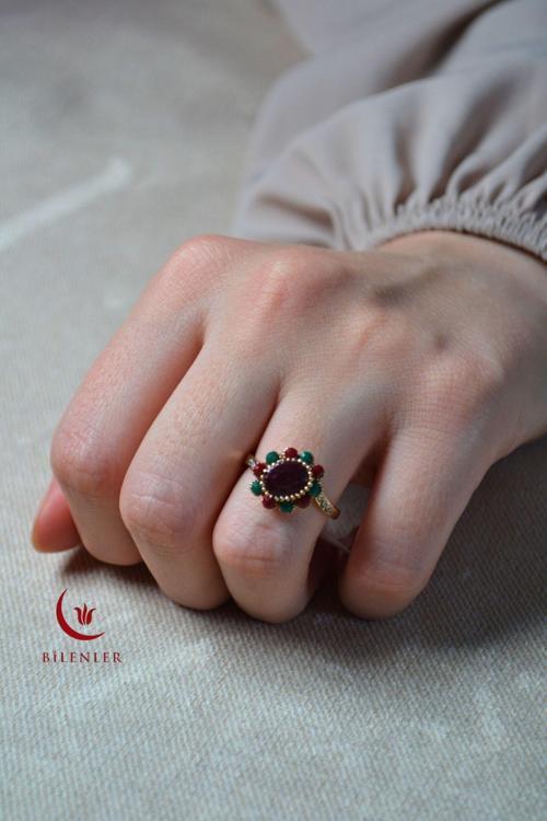 Kadın Renkli Taşlı Metal Yüzük Uzun Ömürlü,Şık Tasarım (24’lü kutu)