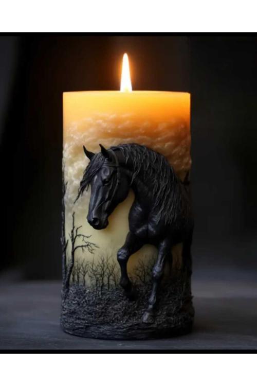 3D Kabartmalı At Dekorlu Silindir Mum Kokulu Dekoratif Doğal Soya Mum
