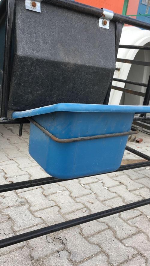 Ekonomik Buzağı Mama Kabı Yemlik