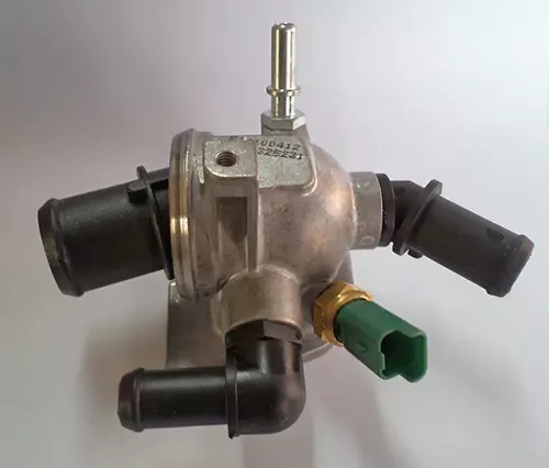 TERMOSTAT KOMPLE 88 C DOBLO-FIORINO-LINEA-PUNTO-CORSA D-ASTRA H-COMBO 1.3 MTJ 1.3 CDTİ MÜŞÜRLÜ 55194271 55202373 1338020 55224022