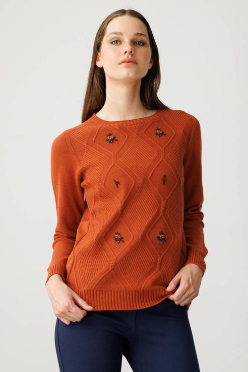 Kadın Sıfır Yaka Önü Baklavalı Nakış İşlemeli Kazak 25208 Kiremit