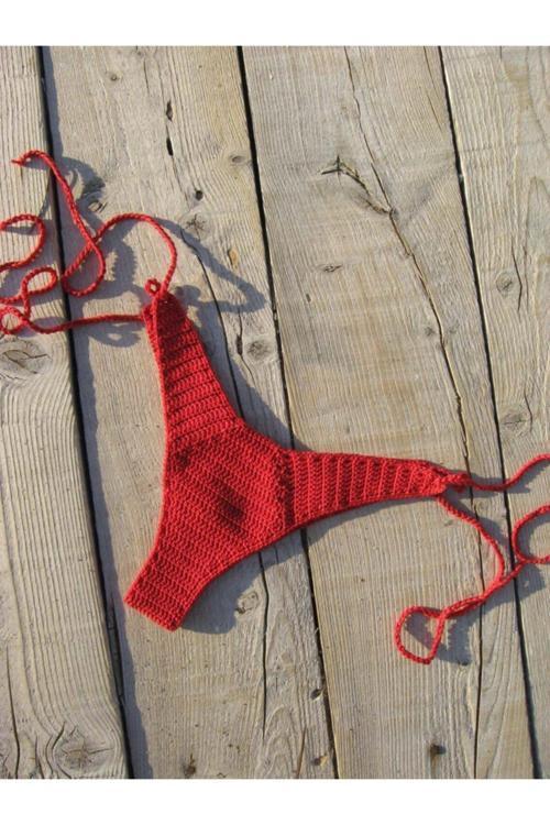 Kadın Kırmızı Tığ Örgü Bikini Altı