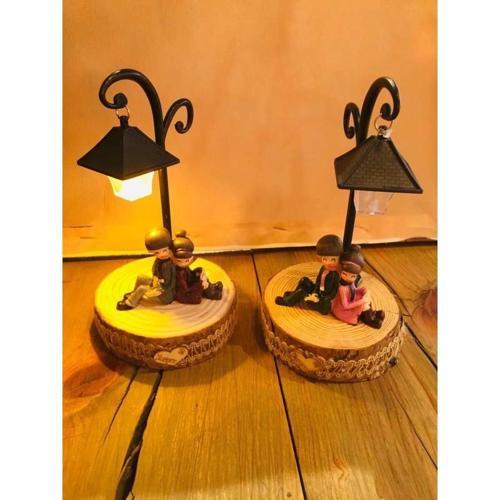 Sokak Lambası Altındaki Sevgili Çift Işıklı Biblo