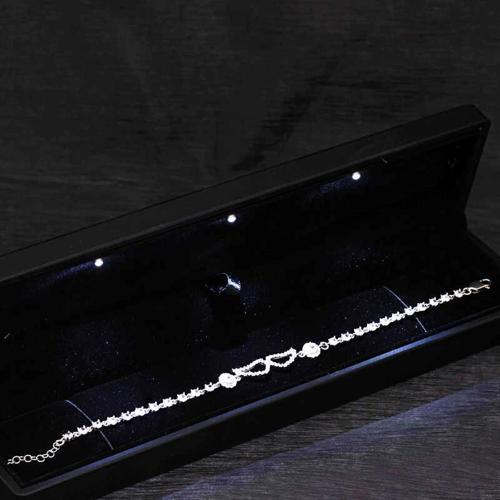 Gümüş Işıklı Kutulu Melek Kanadı Kadın Bileklik